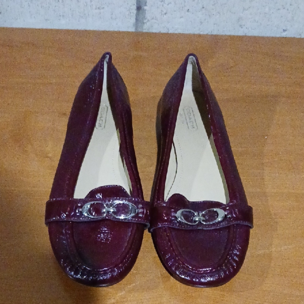 Coach Elegant Burgundy Loafers Womens Size 9B (B4)